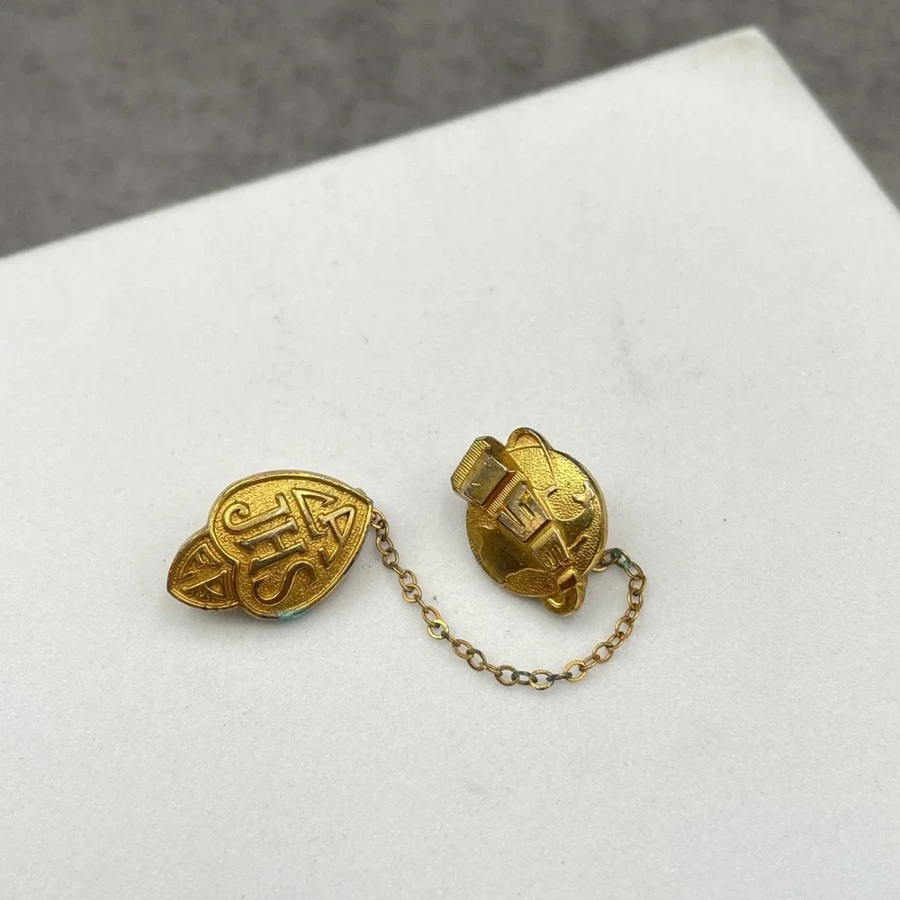 VTG LA Junior High School 1960 Classic Gold-Tone Enameled Tie‎ Chain Guard Pin